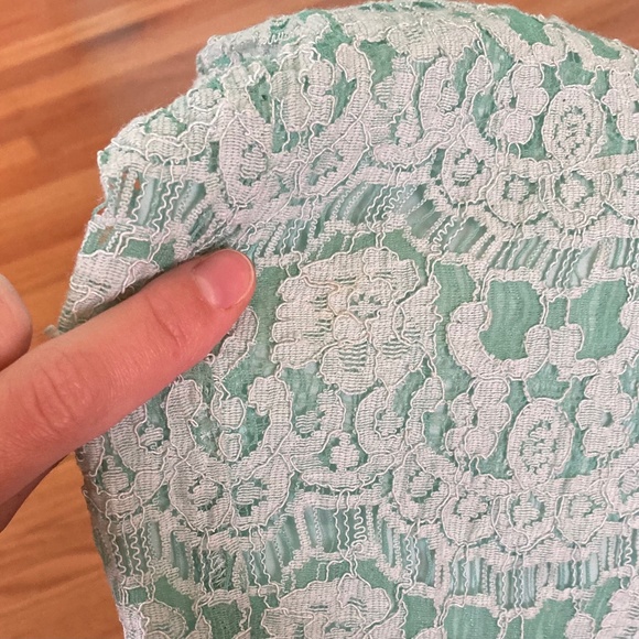 Women’s size small Aryn K mint green/sea green lace skirt with zipper and clasp - Picture 9 of 9